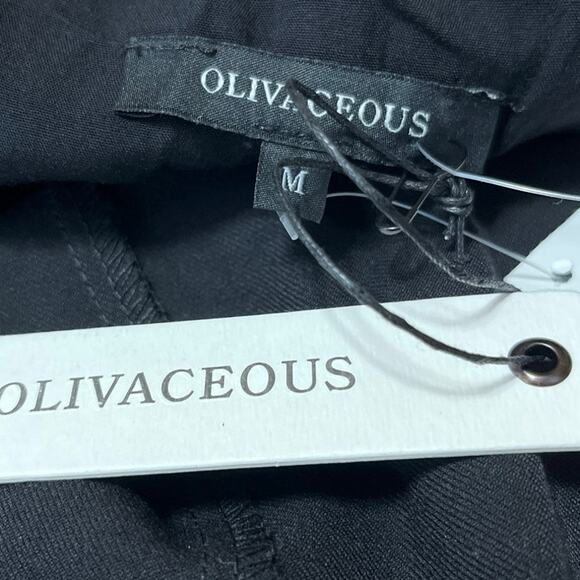 NEW Olivaceous Women's Black Sleeveless V-neck Button Crop Blazer Vest Top Sz M - Picture 3 of 4